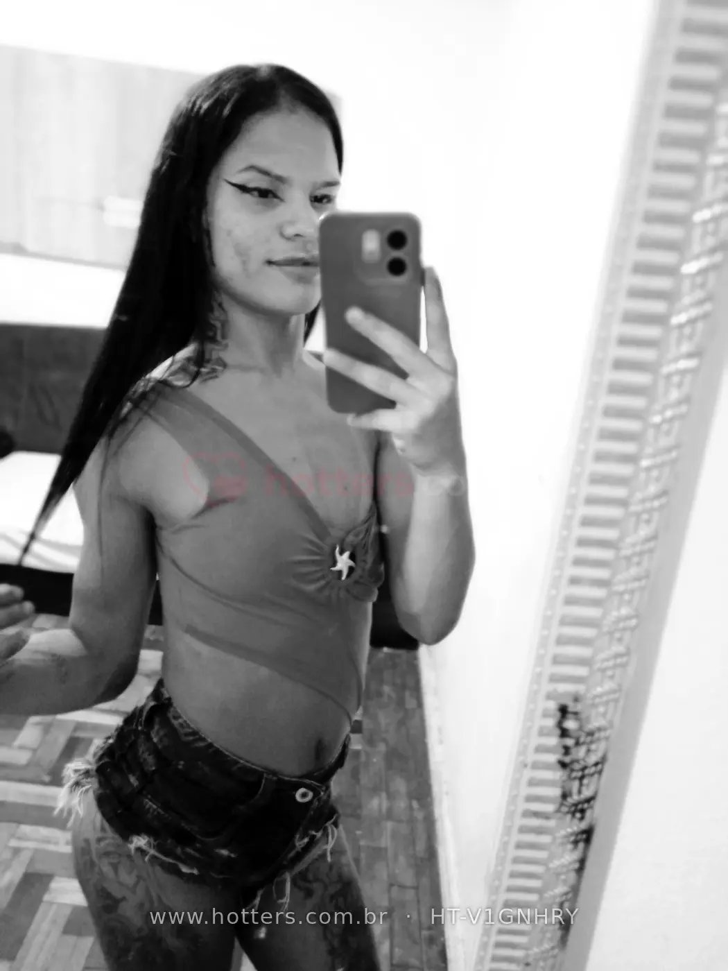 Morena sensual e novinha