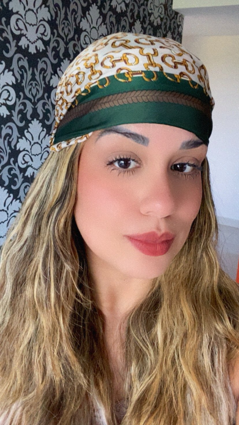 Morena iluminada sensual e carinhosa 