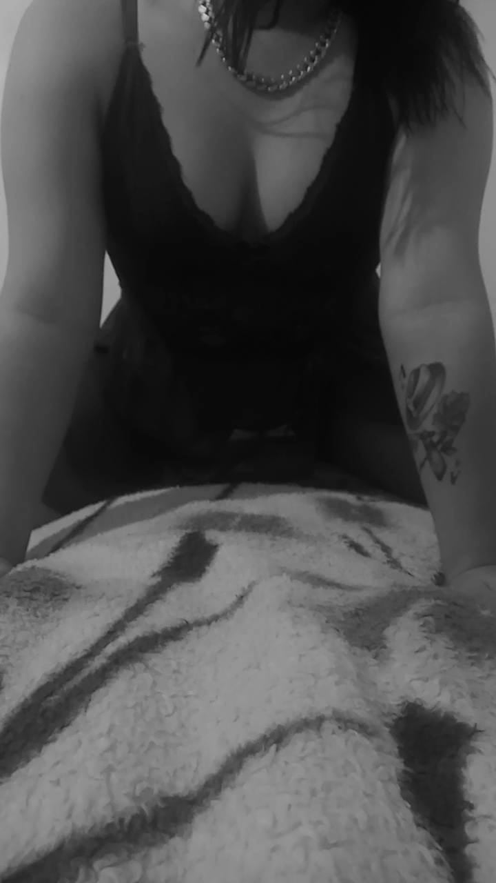 Morena sensual e carinhosa 