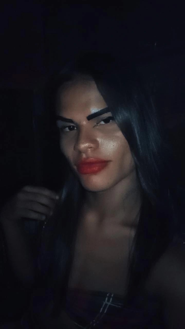 Morena sensual e novinha