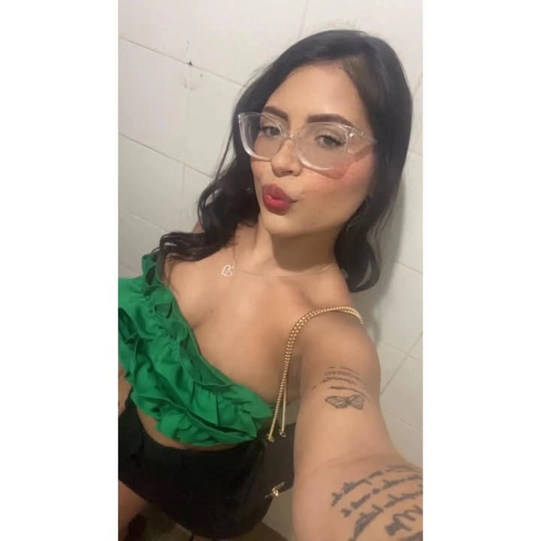 Morena,tesuda,gostosa