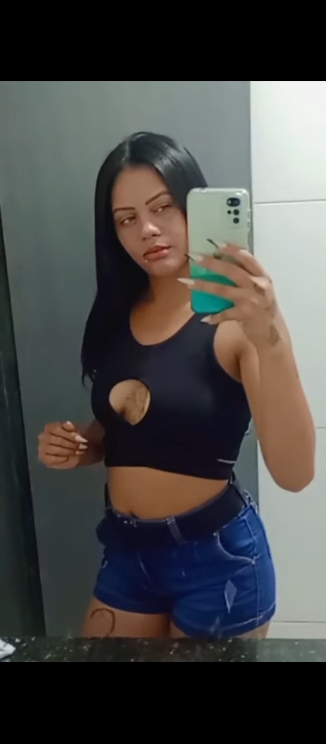 Moreninha dos olhos verde