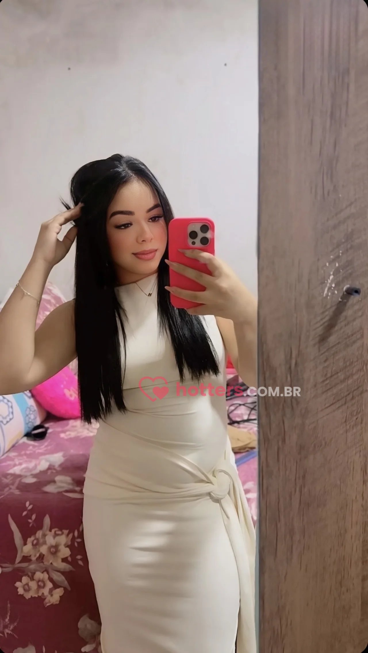 Anne Gabriele, 19 anos, é uma acompanhante de luxo simplesmente encantadora. Dona de uma beleza marcante, olhar sedutor e um sorriso irresistível, ela
