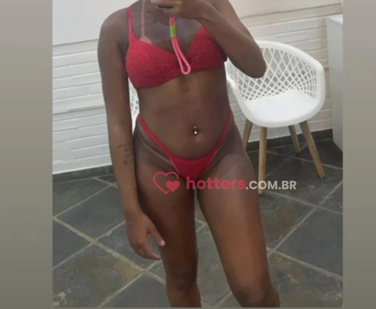 Pretinha sensual e carinhosa