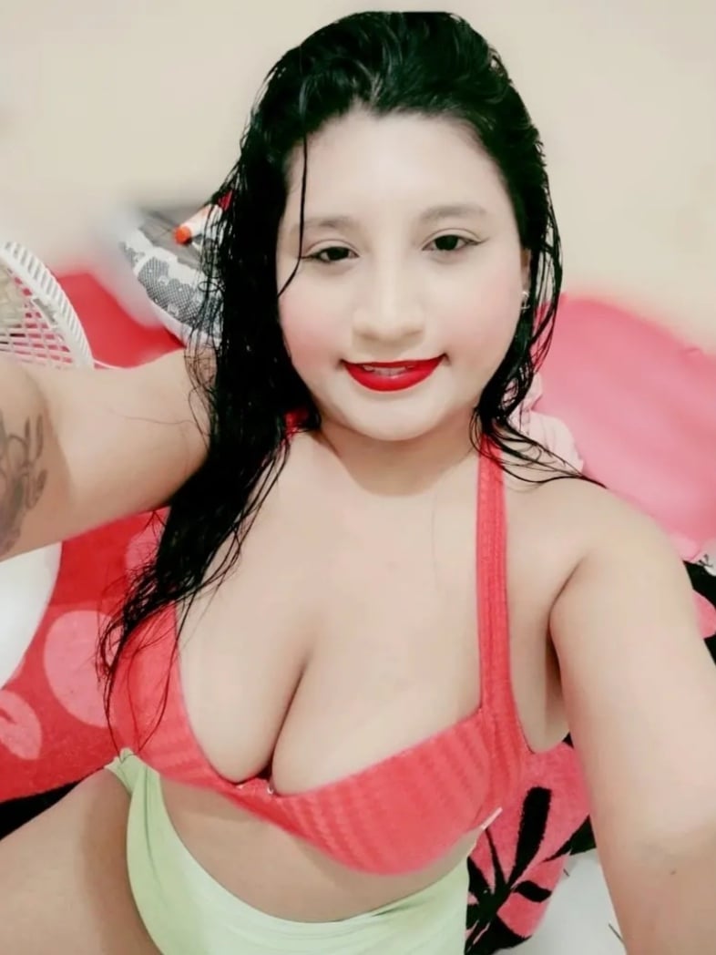 Mel morena tatuada